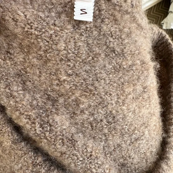 Willow & Clay S EUC Oversized TAUPE Cozy Sweater - Picture 7 of 7